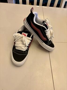 Women’s size 8 Vans Knu skool.